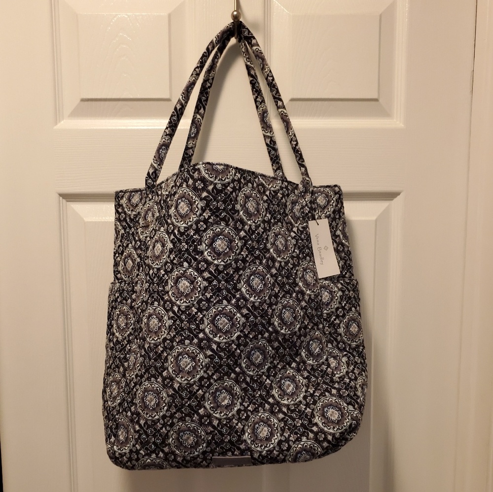 Bright Tote in Charcoal Medallion